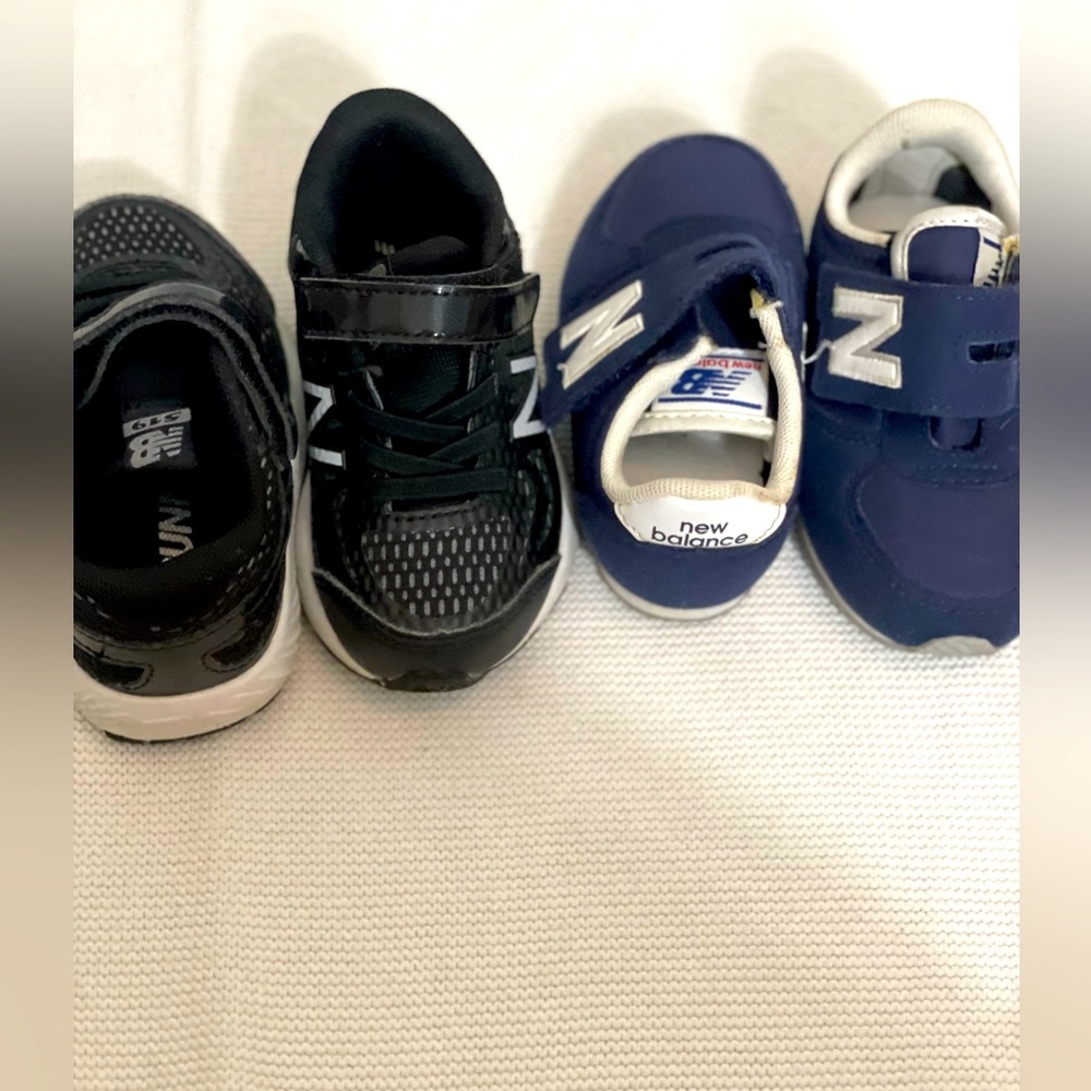 New Balance Velcro sneaker set